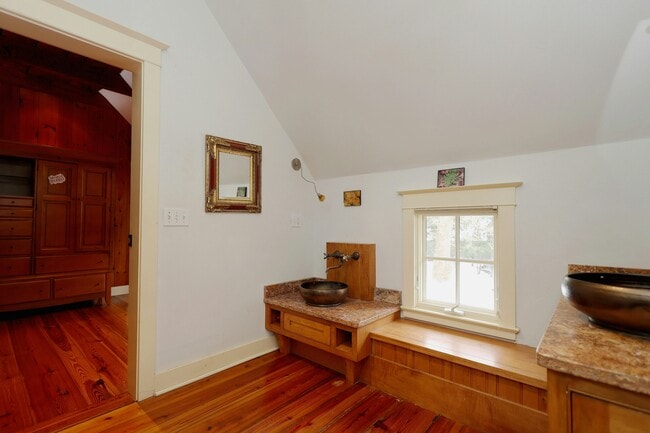 Building Photo - 369 Ethan Allen Hwy