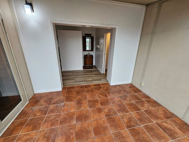 Building Photo - 128-130 Arletta