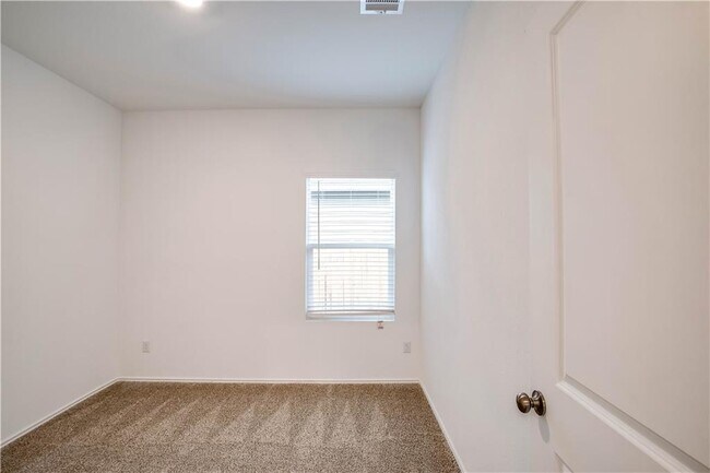 Building Photo - 328 Mica Trl