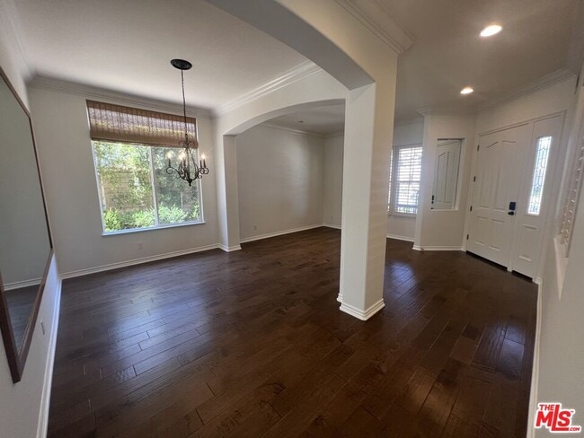 Building Photo - 4566 Via Del Rancho