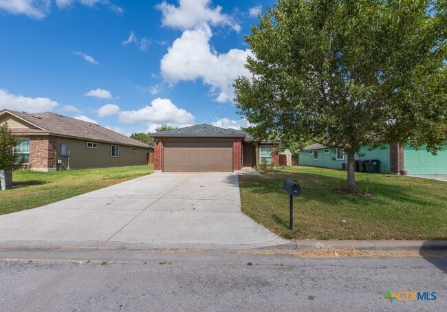 Primary Photo - 132 Talon Dr