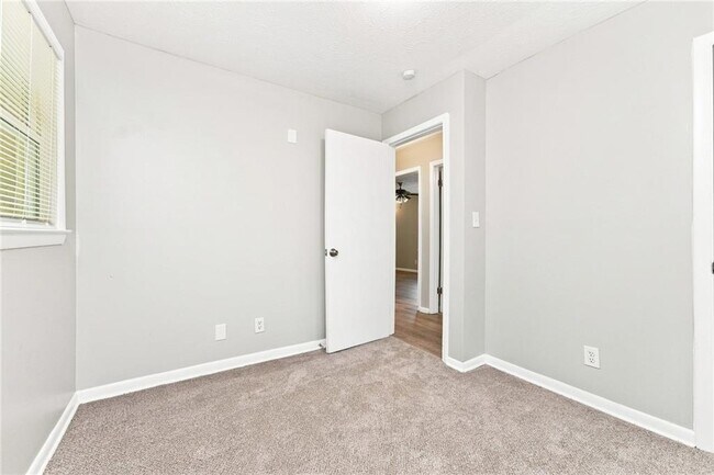 Building Photo - 515 Landers St