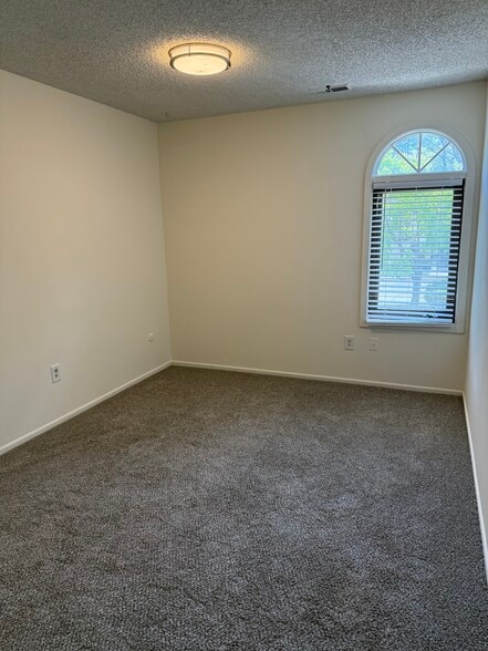 Building Photo - 51 Aspen Ct
