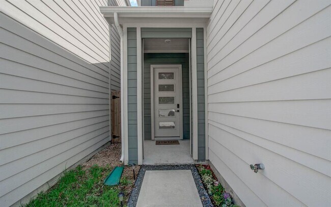 Building Photo - 970 Highland Sound Ln