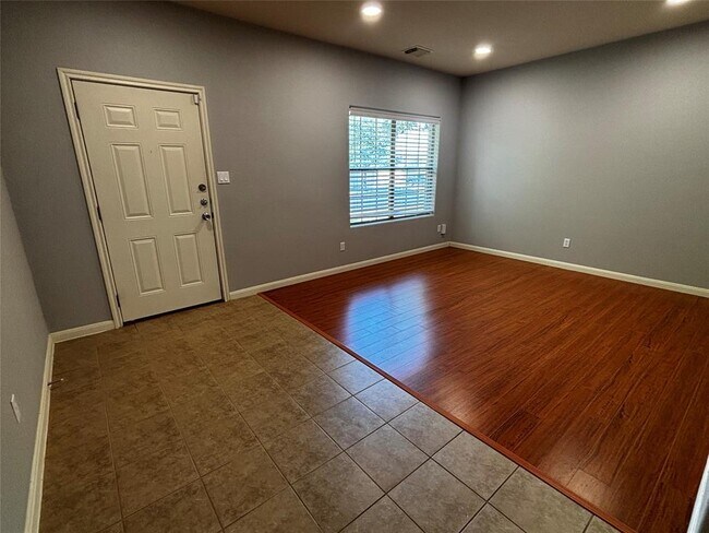 Building Photo - 2212 Buffalo Tundra Dr