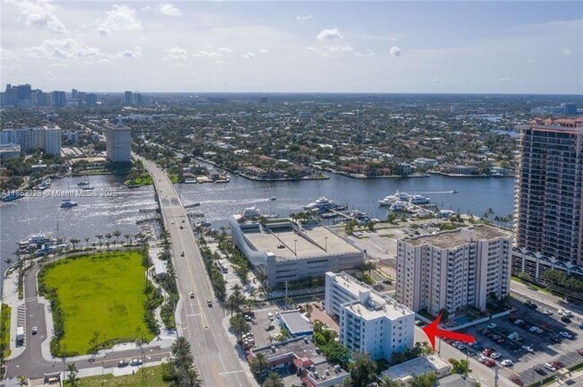Building Photo - 2900 Banyan St