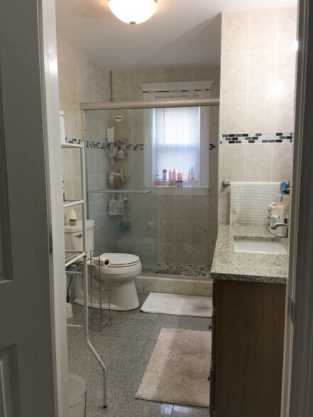 Building Photo - 246 Pearl St