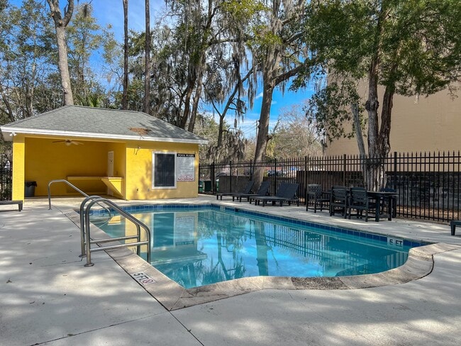 Building Photo - 2211 NW 16th Terrace