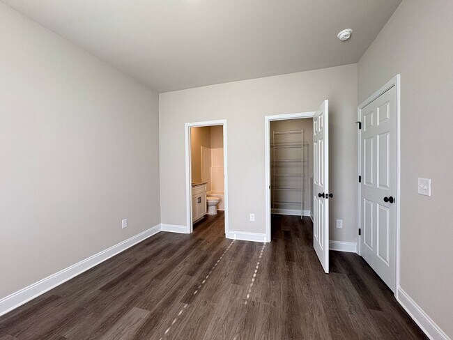 Building Photo - 1580MA/1584MA