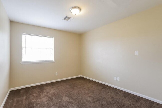 Building Photo - 5751 Oakham St