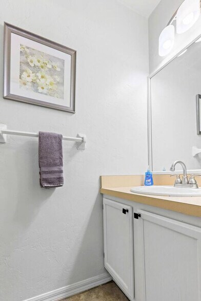 Building Photo - 4415 SW 34th St