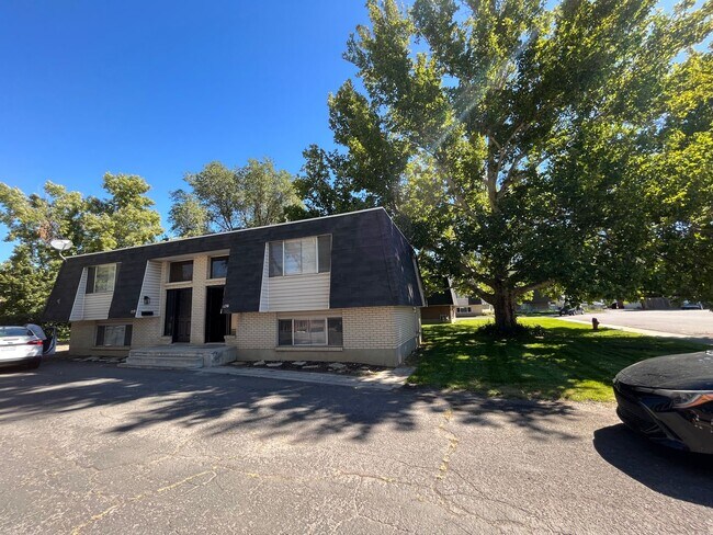 Building Photo - Completely Remodeled 2-Bedroom Duplex Unit by Provo River Trail