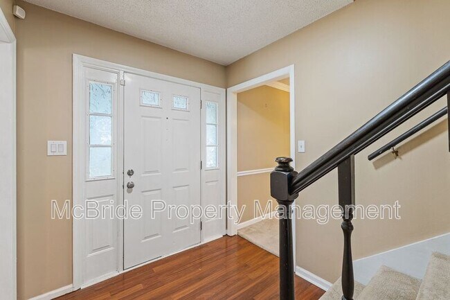 Building Photo - 539 Hunterdale Rd