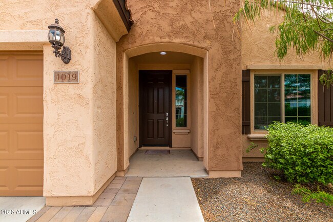 Building Photo - 1019 W Spur Dr