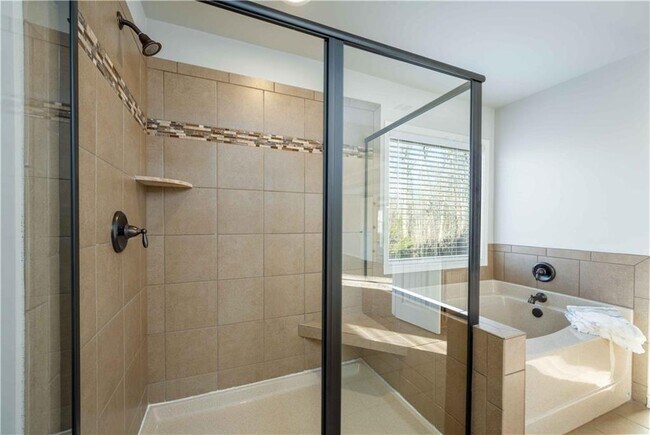 Building Photo - 5875 Chestnut Dr