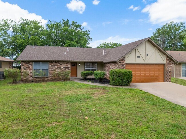 Building Photo - 3 Bed | 2 Bath near Downtown Tulsa!
