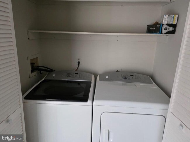 Building Photo - 10442 Storch Turn