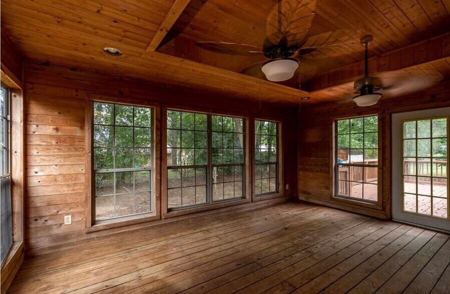 Building Photo - 115 Fairview Dr