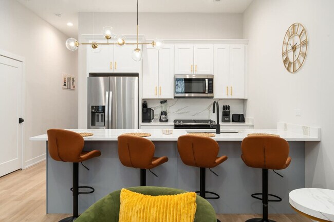 Building Photo - 3723 S Giles Ave