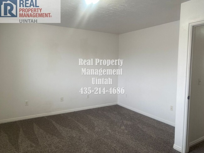 Building Photo - Beautiful Twin Home for Rent!