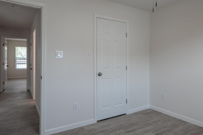Building Photo - 105 Texas Dr