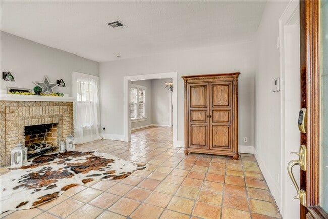 Building Photo - 5221 Mulford St