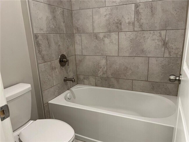 Building Photo - 363 Commons Ave