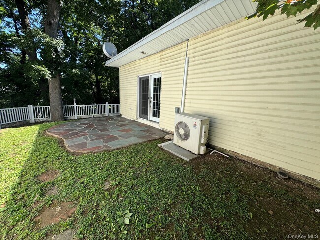 Building Photo - 23 Wooleys Ln