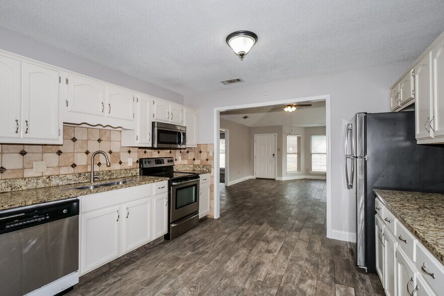 Building Photo - 9923 Adina Cove