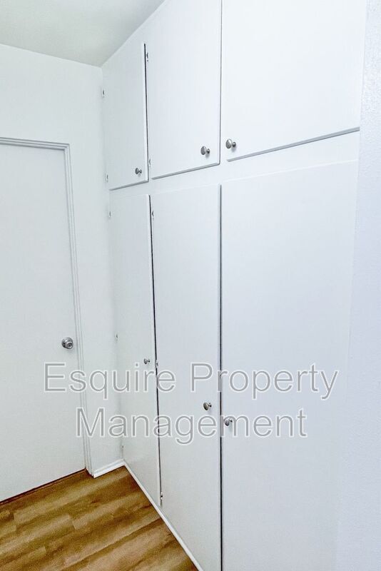 Building Photo - 1750 Ventura Blvd