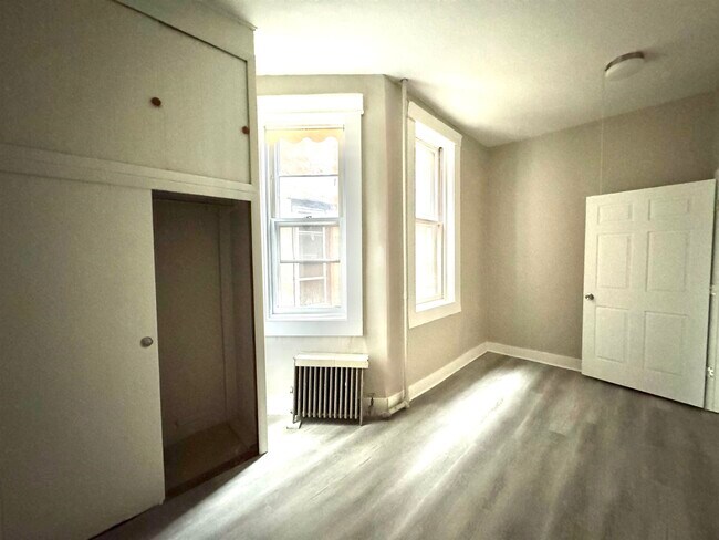 Building Photo - 185 Beacon Ave