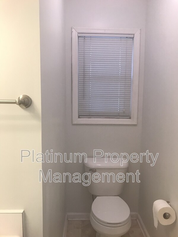 Building Photo - 1020 Twin Brook Ct NW