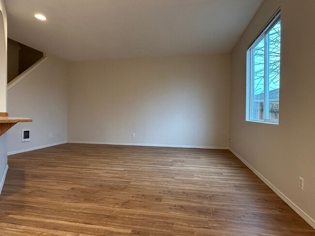 Building Photo - Three Bedroom Duplex