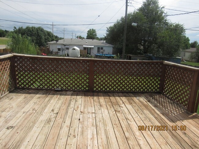Building Photo - Great Home located close to shopping, rest...