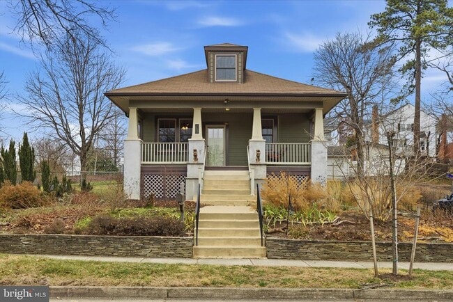 Building Photo - 2400 Valley Way