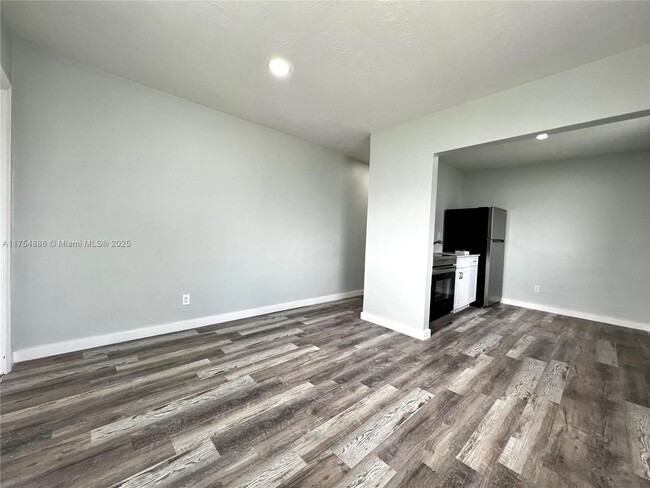 Building Photo - 805 NW 7th Ave