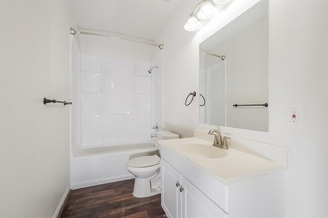 Building Photo - 1204 Chateau Woods Pkwy Dr