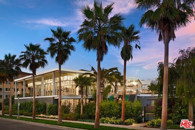 Building Photo - 6241 Crescent Park W