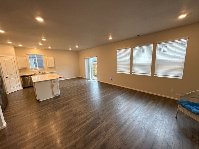 Building Photo - 4770 Daiquiri Ave NE