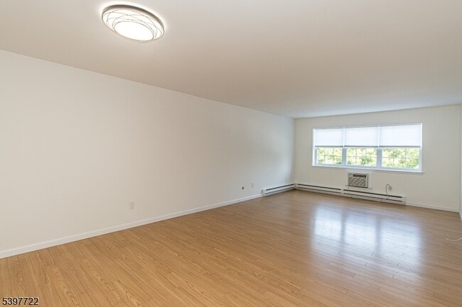 Building Photo - 530 Park Ave