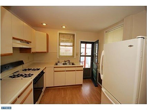 Building Photo - 2628 E Somerset St