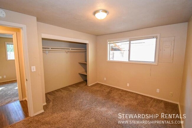 Building Photo - 2427 Miami Ln