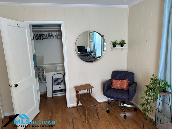 Building Photo - 1516 London Cir