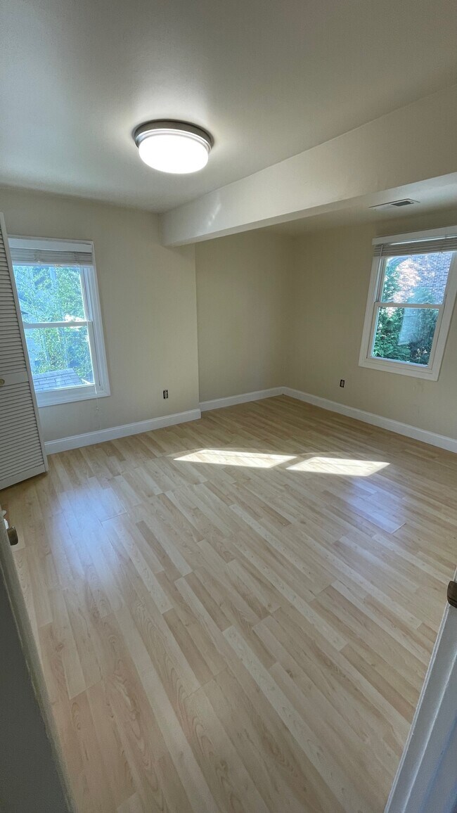 Building Photo - 3601 Courtland Dr