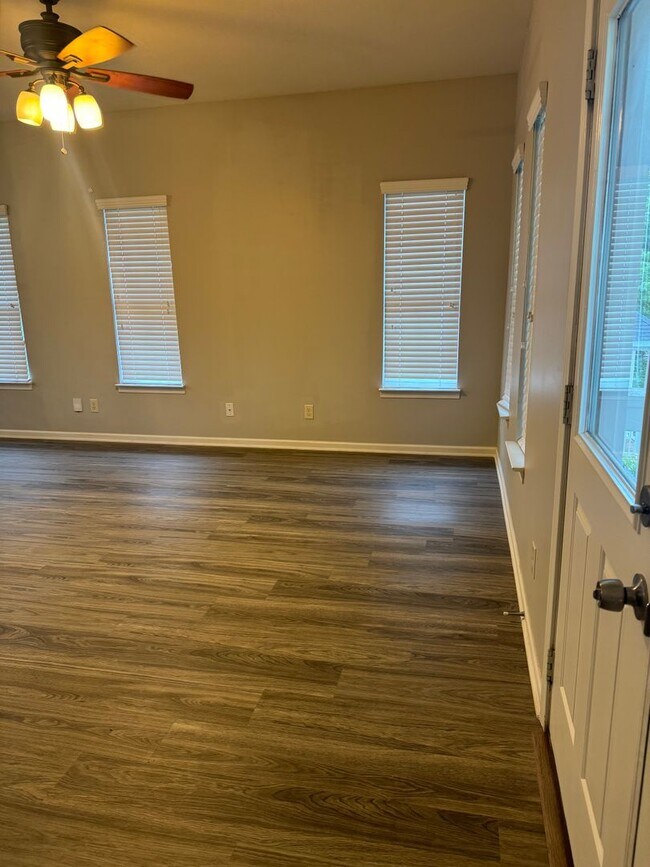 Building Photo - Price reduced!!
