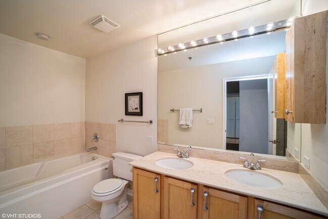 Building Photo - 1322 S Prairie Ave