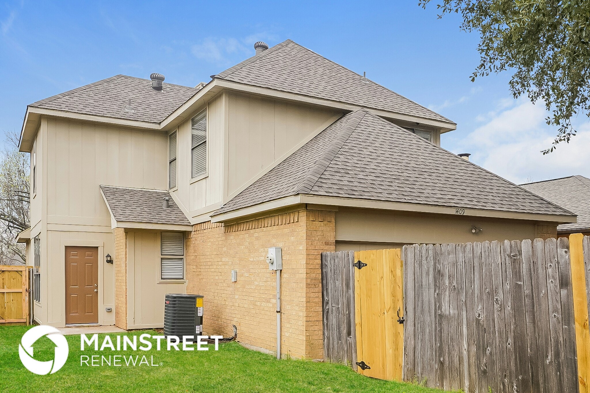 Building Photo - 1409 Hackamore St