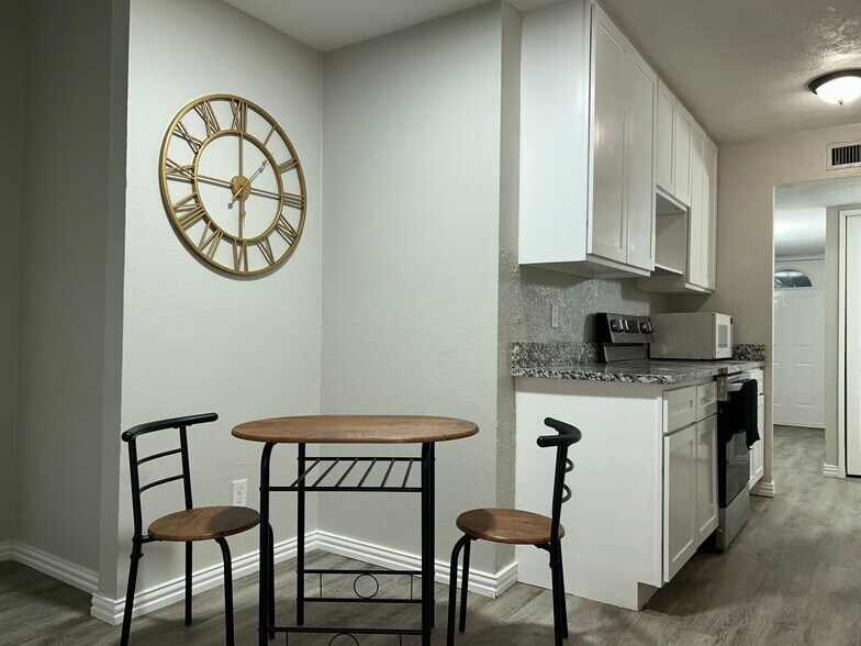 Building Photo - 7407 Cloverglen Dr