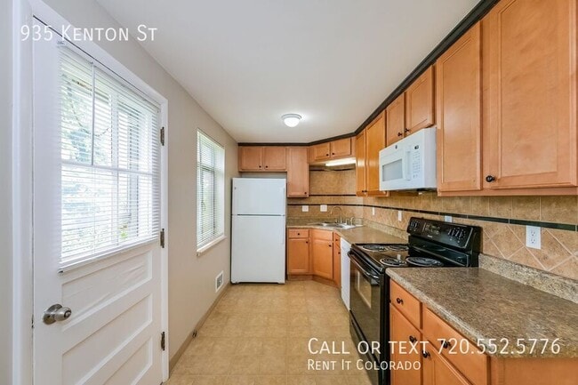 Building Photo - 935 Kenton St