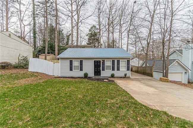 Building Photo - 2/1 Cottage home in Forsyth Co near Lake L...